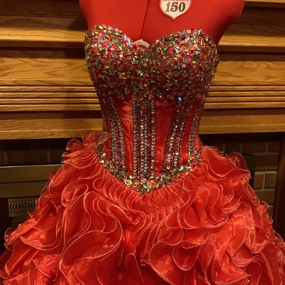 EUC sz M/L unmarked red ruffled corset ball gown - Picture 2 of 8